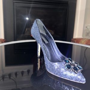 DOLCE & GABBANA BELLUCCI SEQUINED PUMPS WITH BROOCH